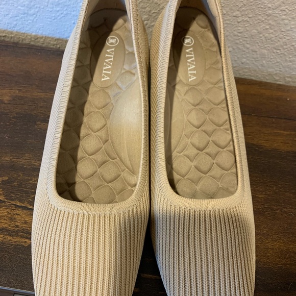 Elegant Cream Block Heel Shoes - Picture 3 of 6